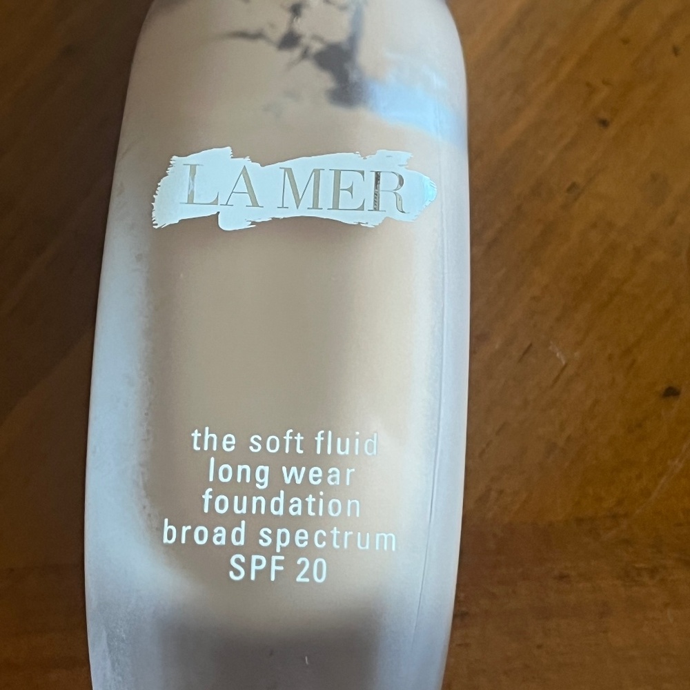 La Mer foundation.  Blush.   320